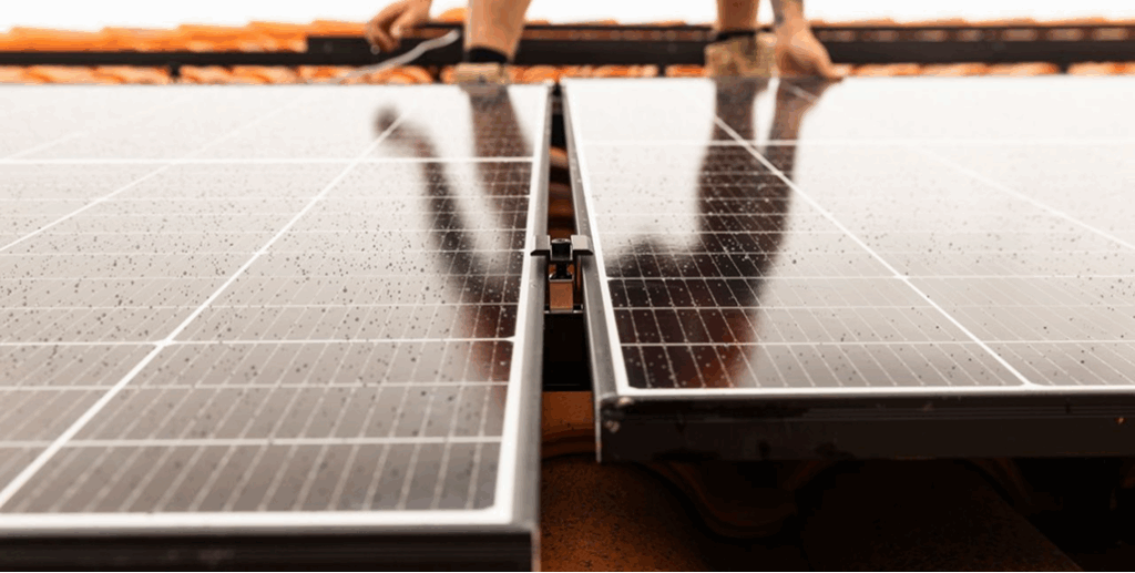 Rail-less solar panel set-up